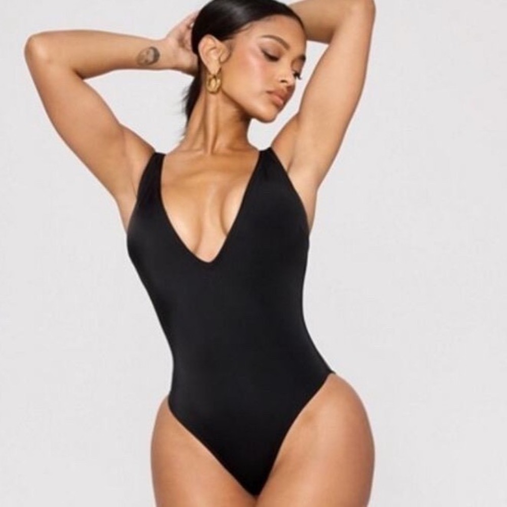 NWT Yitty Shaping Swim Plunge One Piece‎ Slimming Black Size Large Bathing Suit